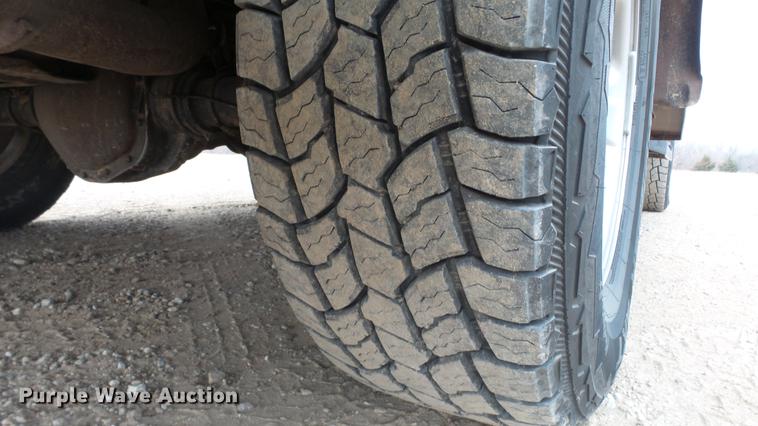 image for item DC2432 2006 Ford F350 Super Duty XLT flatbed pickup truck