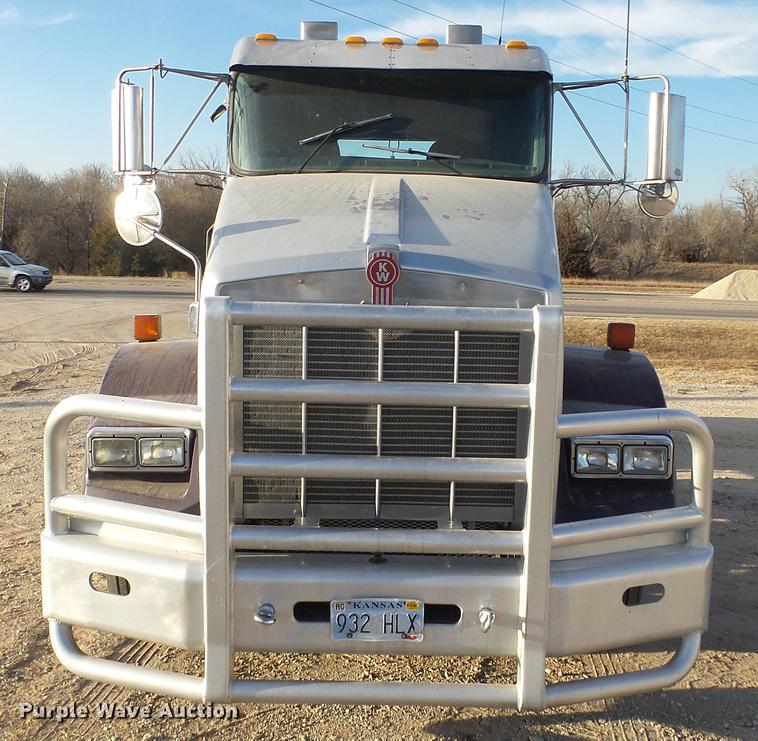image for item DC2437 2005 Kenworth T800B semi truck