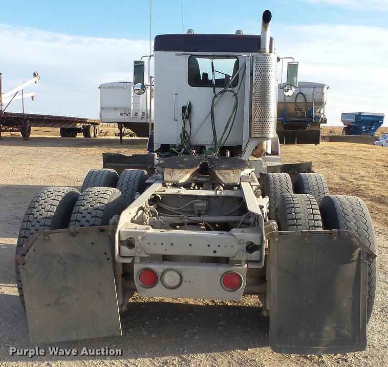 image for item DC2437 2005 Kenworth T800B semi truck