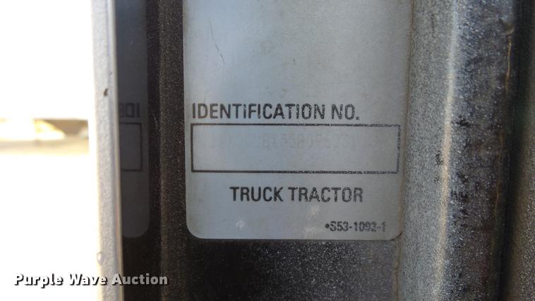 image for item DC2437 2005 Kenworth T800B semi truck