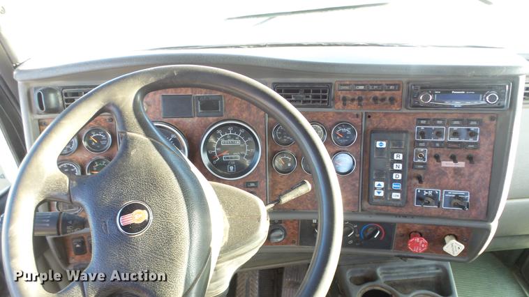 image for item DC2437 2005 Kenworth T800B semi truck