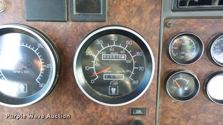 image for item DC2437 2005 Kenworth T800B semi truck