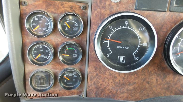 image for item DC2437 2005 Kenworth T800B semi truck