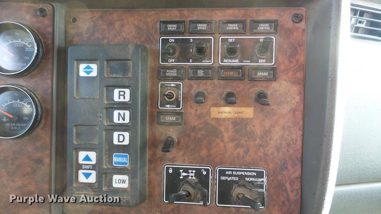 image for item DC2437 2005 Kenworth T800B semi truck