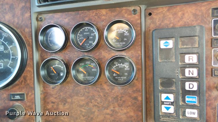 image for item DC2437 2005 Kenworth T800B semi truck