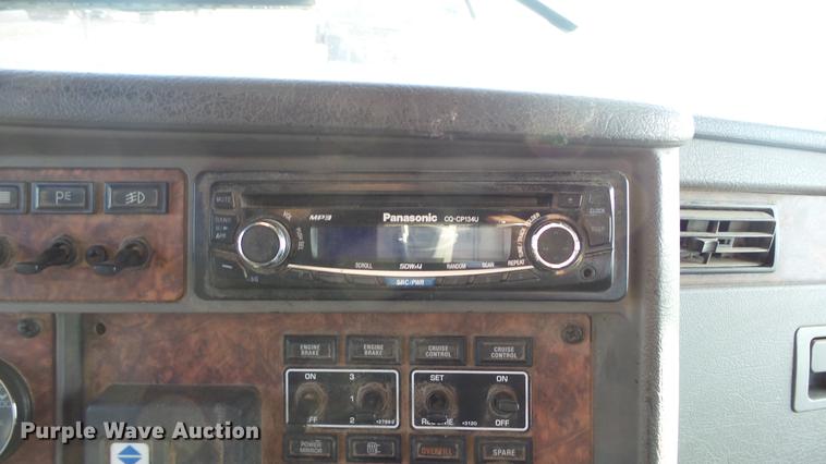 image for item DC2437 2005 Kenworth T800B semi truck