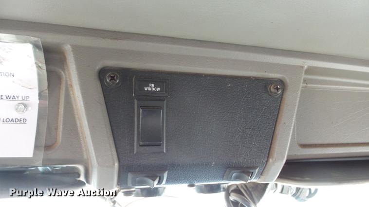 image for item DC2437 2005 Kenworth T800B semi truck