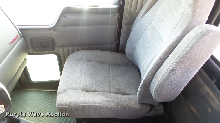 image for item DC2437 2005 Kenworth T800B semi truck