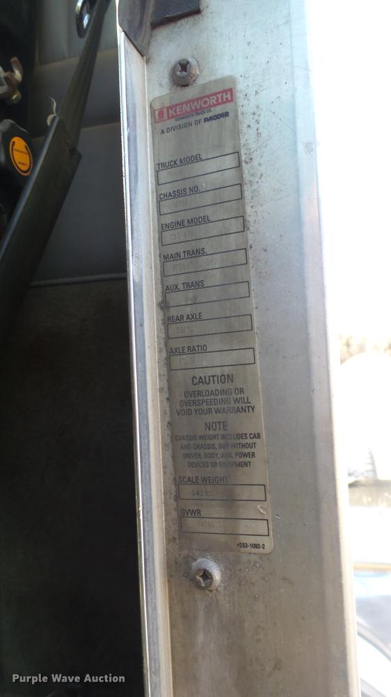 image for item DC2437 2005 Kenworth T800B semi truck