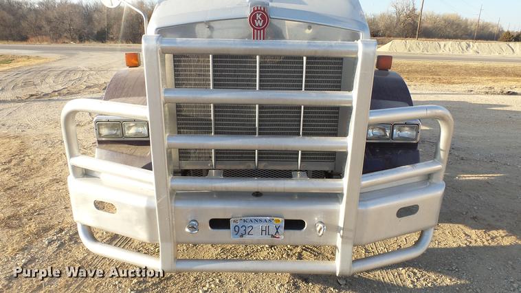 image for item DC2437 2005 Kenworth T800B semi truck