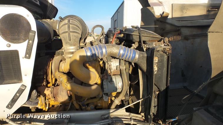 image for item DC2437 2005 Kenworth T800B semi truck