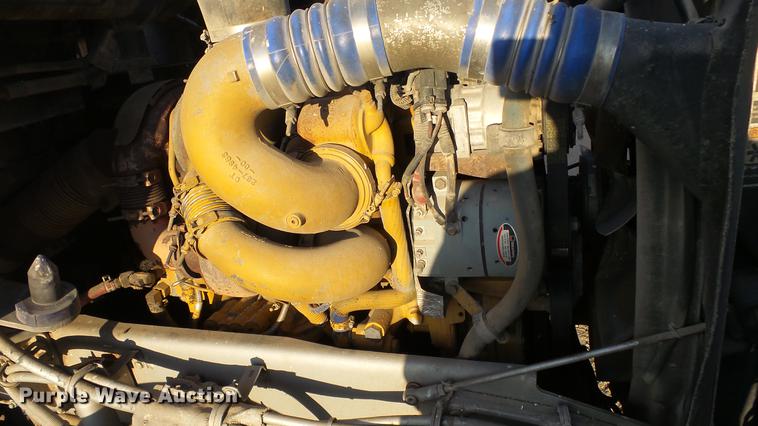 image for item DC2437 2005 Kenworth T800B semi truck