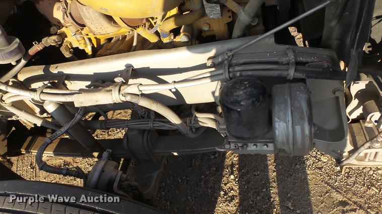 image for item DC2437 2005 Kenworth T800B semi truck