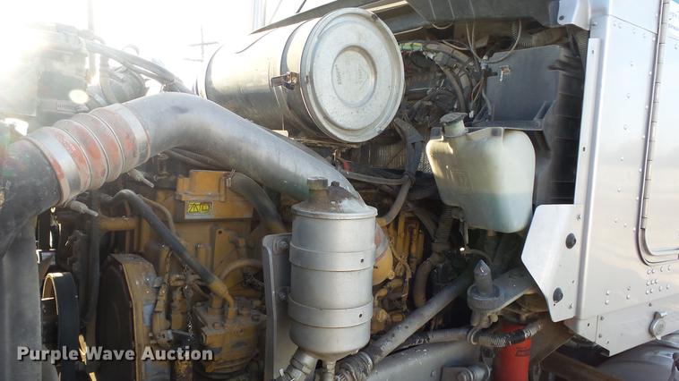 image for item DC2437 2005 Kenworth T800B semi truck