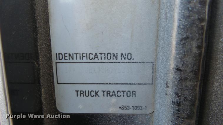 image for item DC2437 2005 Kenworth T800B semi truck
