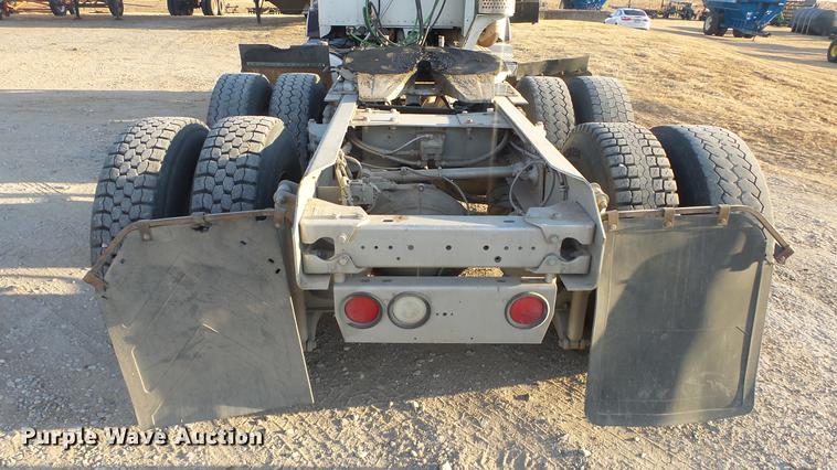 image for item DC2437 2005 Kenworth T800B semi truck