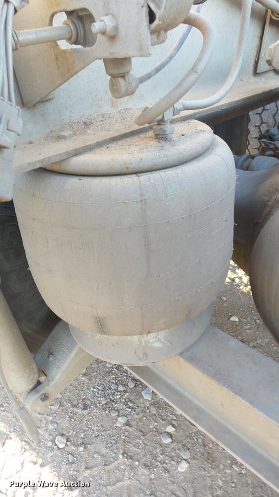 image for item DC2437 2005 Kenworth T800B semi truck