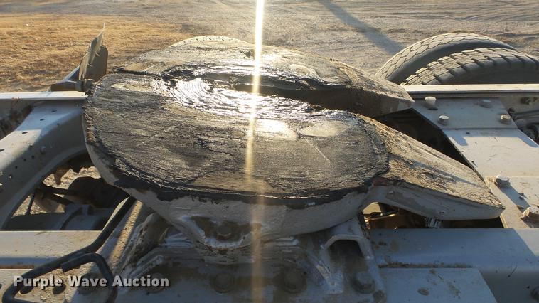 image for item DC2437 2005 Kenworth T800B semi truck