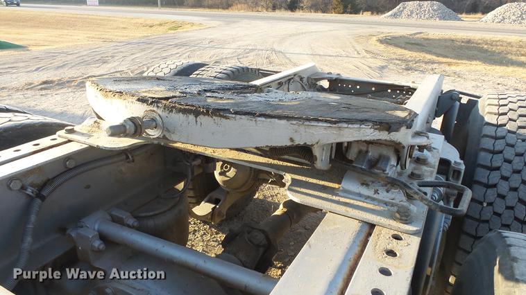 image for item DC2437 2005 Kenworth T800B semi truck