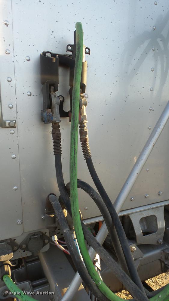 image for item DC2437 2005 Kenworth T800B semi truck