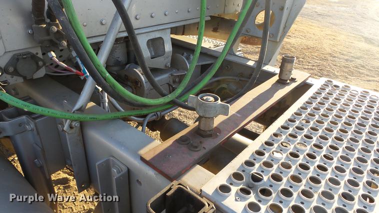 image for item DC2437 2005 Kenworth T800B semi truck