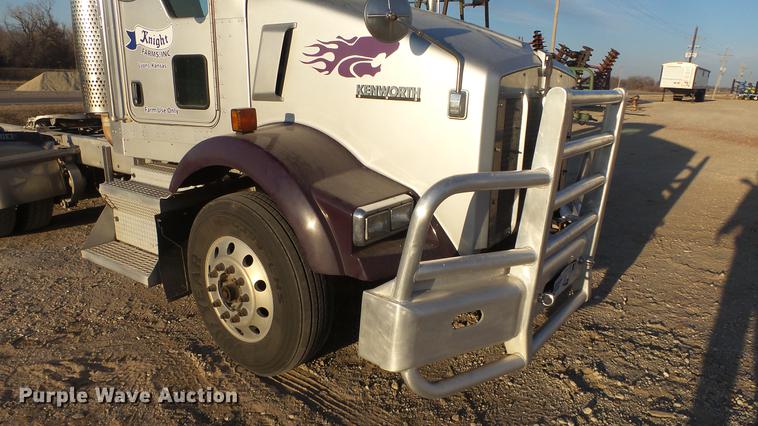 image for item DC2437 2005 Kenworth T800B semi truck