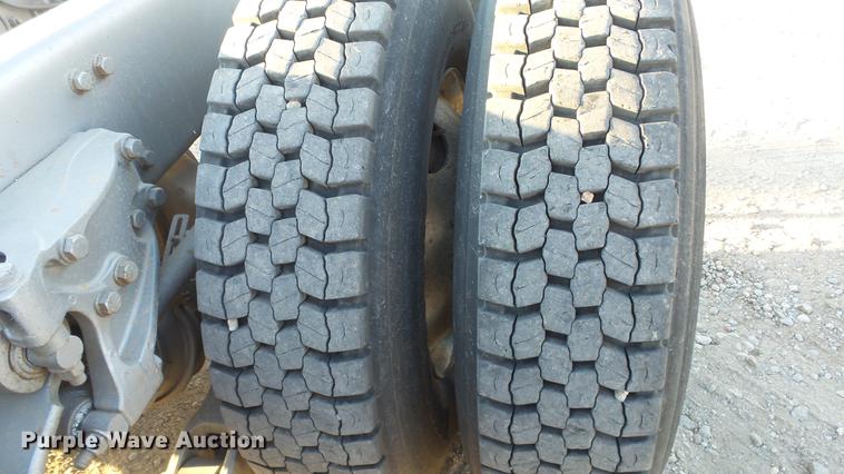 image for item DC2437 2005 Kenworth T800B semi truck