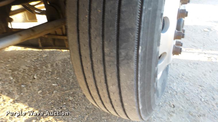 image for item DC2437 2005 Kenworth T800B semi truck