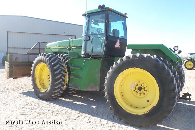 image for item DC2443 1991 John Deere 8760 4WD tractor