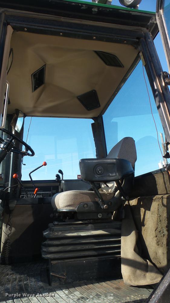 image for item DC2443 1991 John Deere 8760 4WD tractor