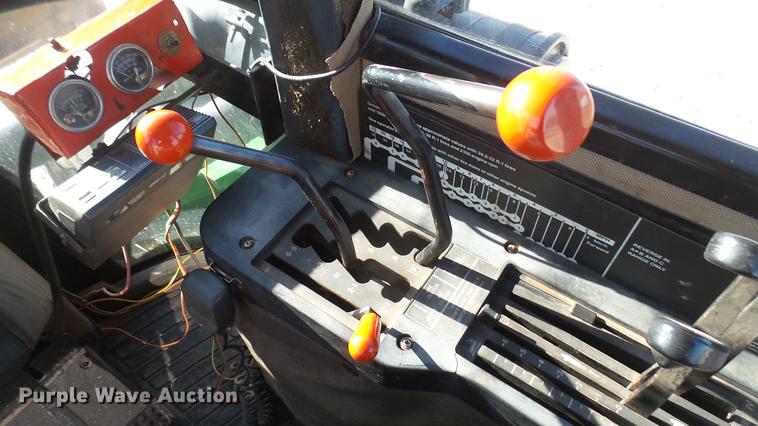 image for item DC2443 1991 John Deere 8760 4WD tractor