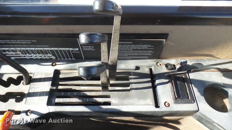 image for item DC2443 1991 John Deere 8760 4WD tractor