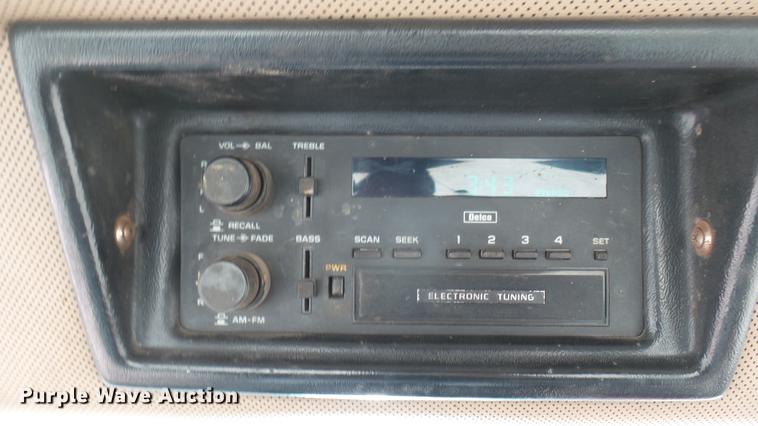 image for item DC2443 1991 John Deere 8760 4WD tractor