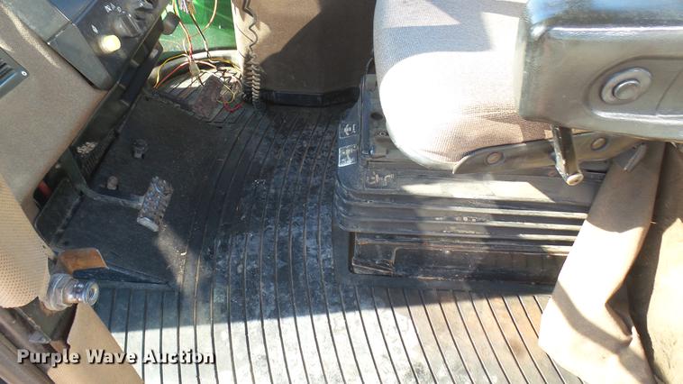 image for item DC2443 1991 John Deere 8760 4WD tractor