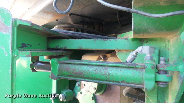 image for item DC2443 1991 John Deere 8760 4WD tractor