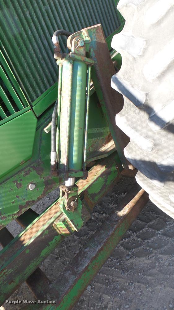 image for item DC2443 1991 John Deere 8760 4WD tractor