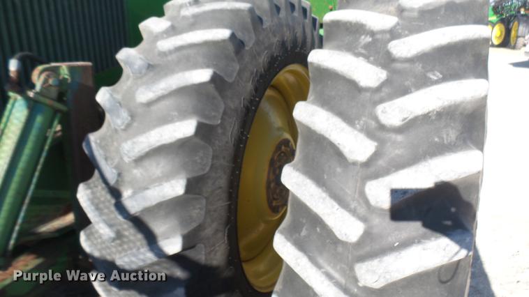 image for item DC2443 1991 John Deere 8760 4WD tractor