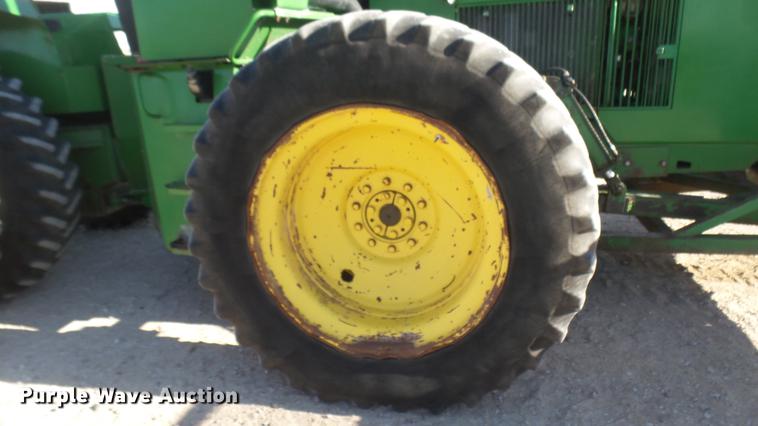 image for item DC2443 1991 John Deere 8760 4WD tractor