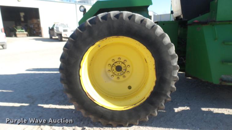 image for item DC2443 1991 John Deere 8760 4WD tractor