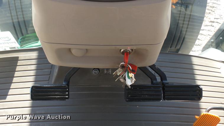 image for item DC2444 2013 John Deere 8235R MFWD tractor