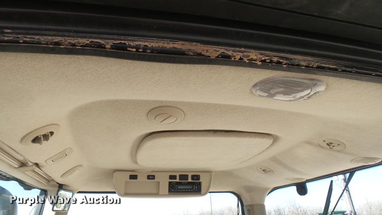 image for item DC2444 2013 John Deere 8235R MFWD tractor