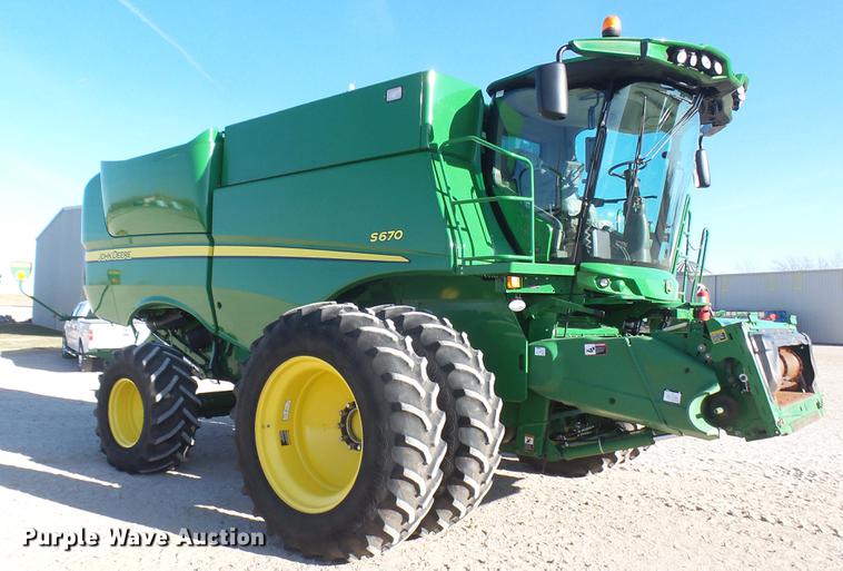 image for item DC2445 2013 John Deere S670 STS combine