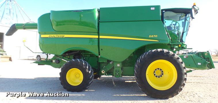 image for item DC2445 2013 John Deere S670 STS combine