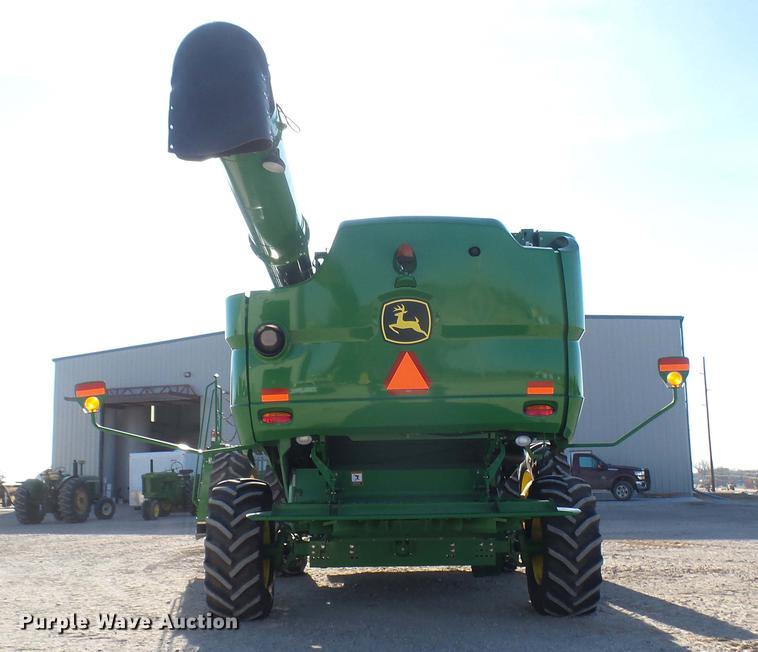 image for item DC2445 2013 John Deere S670 STS combine