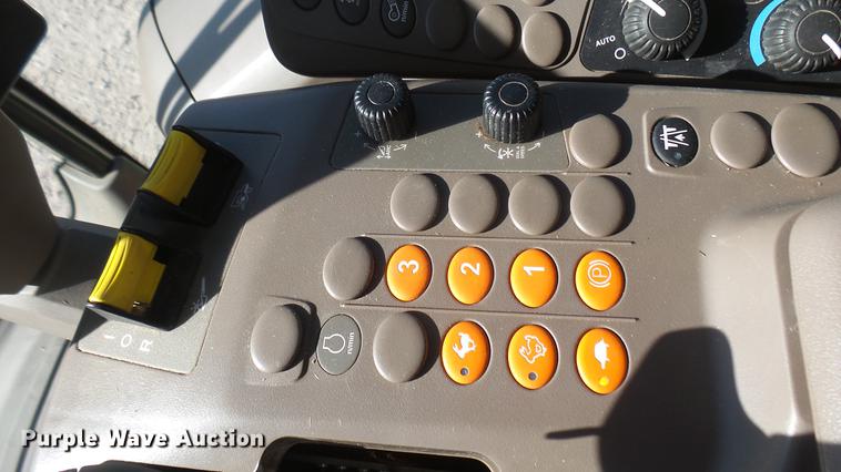 image for item DC2445 2013 John Deere S670 STS combine