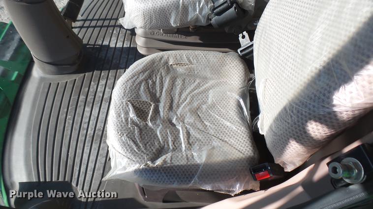 image for item DC2445 2013 John Deere S670 STS combine