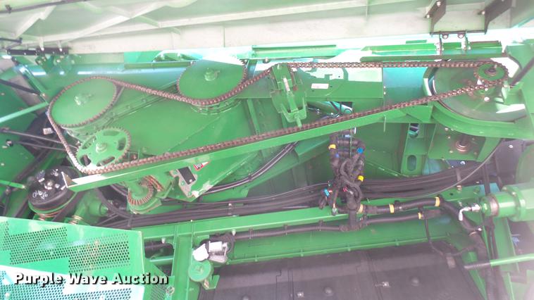 image for item DC2445 2013 John Deere S670 STS combine