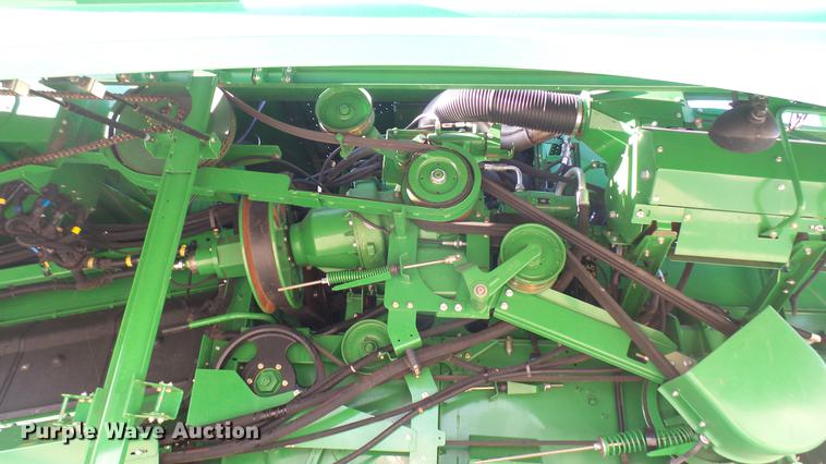 image for item DC2445 2013 John Deere S670 STS combine
