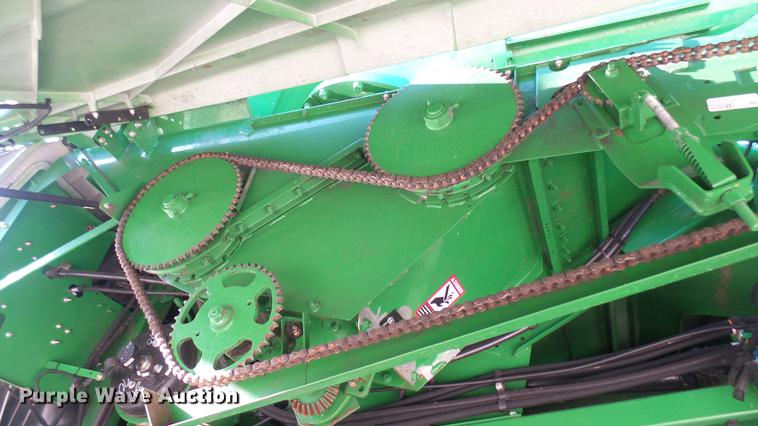image for item DC2445 2013 John Deere S670 STS combine