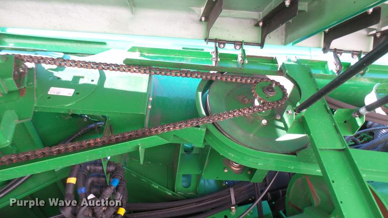 image for item DC2445 2013 John Deere S670 STS combine